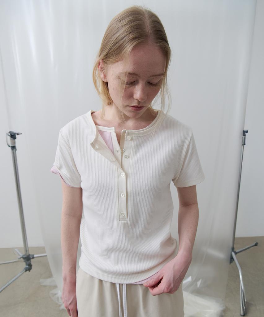 Toabe Contrast Ribbed Half-Open Tee (Cream)