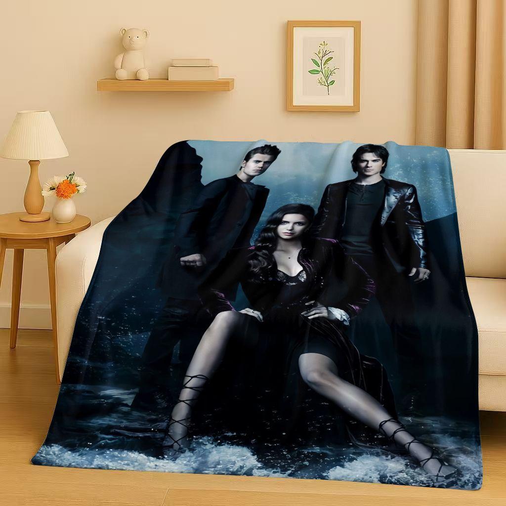 HD The Vampire Diaries Damon Salvatore Couverture Flanelle TV, Couverture Peluche Ultra Douce et Chaude pour Maison Chambre Lit Canapé Enfants