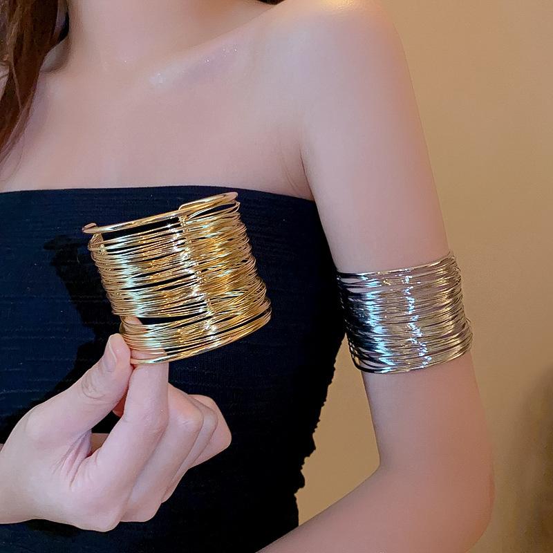 Metallwind mehrschichtiger Eisendraht Öffnungsarmreif Persönlichkeit übertriebener Armreif Mode leichter Luxus High-End-Schmuck