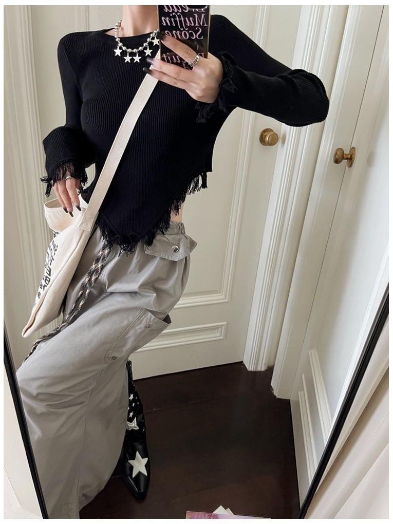 Top ajustado de manga larga con cuello redondo y diseño de borlas para mujer, otoño/invierno