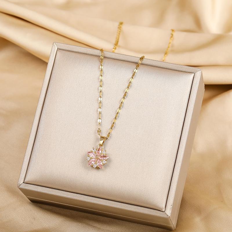 Neue Nette Romantische Rosa Sakura Anhänger Edelstahl Halsketten Für Frauen Koreanische Mode Weibliche Sexy Schlüsselbein Kette Schmuck Geschenk