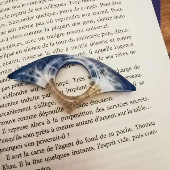 Yousheng Ocean Beach Book Page Holder Handcrafted Thumb Ring Page Holder Resin Coastal Reading Accessories Gift for Book Lovers Literary Teachers
