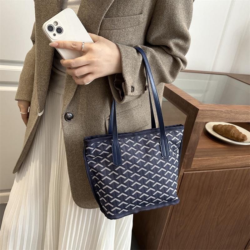 Tote Bag: Fashionable and Trendy Dog Tooth Bag, Fish Scale Design, Single-shoulder Women's Handbag