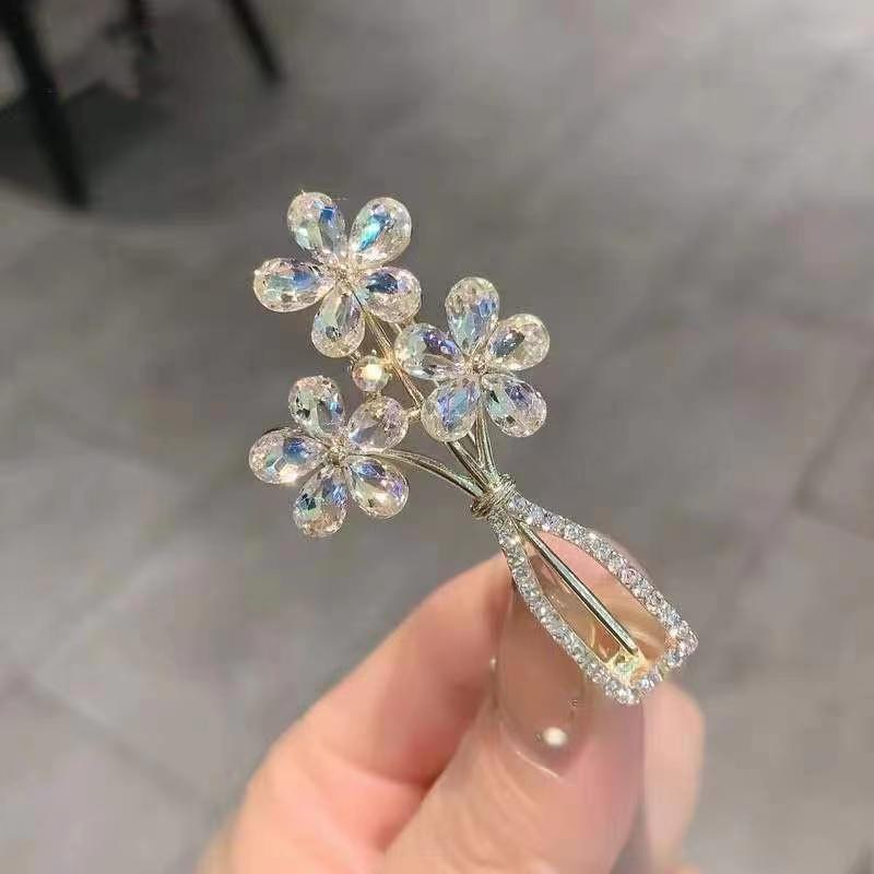 Fashion Brooch Female Highend Corsage Antilight Butterfly Brooch Highend Niche Corsage