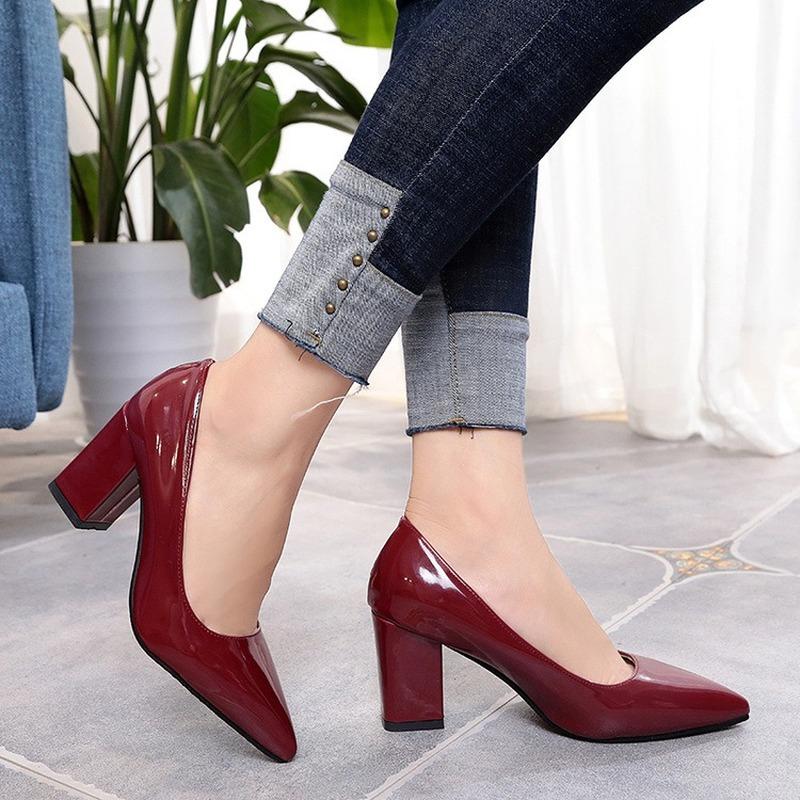 Moda 2025 Nowy Styl Szpiczaste Seksowne Buty na Grubym Obcasie Jednolity Kolor Modne Wszechstronne Buty Bankiet Ślubny Styl Celebrytki Talon Femme