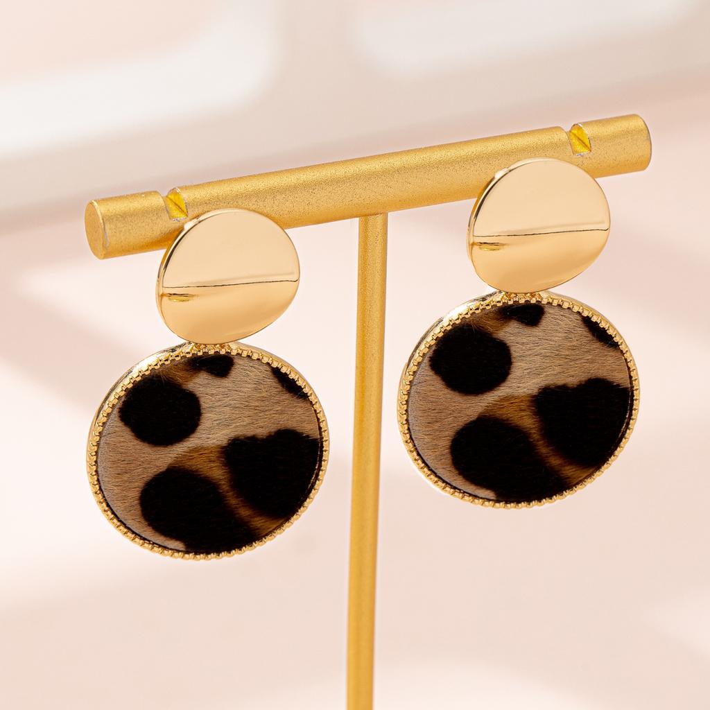 A Pair of Women's Earrings, Leopard Print Geometric Discs, Fashionable Autumn and Winter Earrings, Suitable for Daily Wear