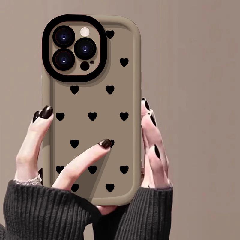 Schwarze Herzen sind geeignet für Apple 16promax Handy Bemaltes iPhone 14pro Silikon-Puffs 15 13