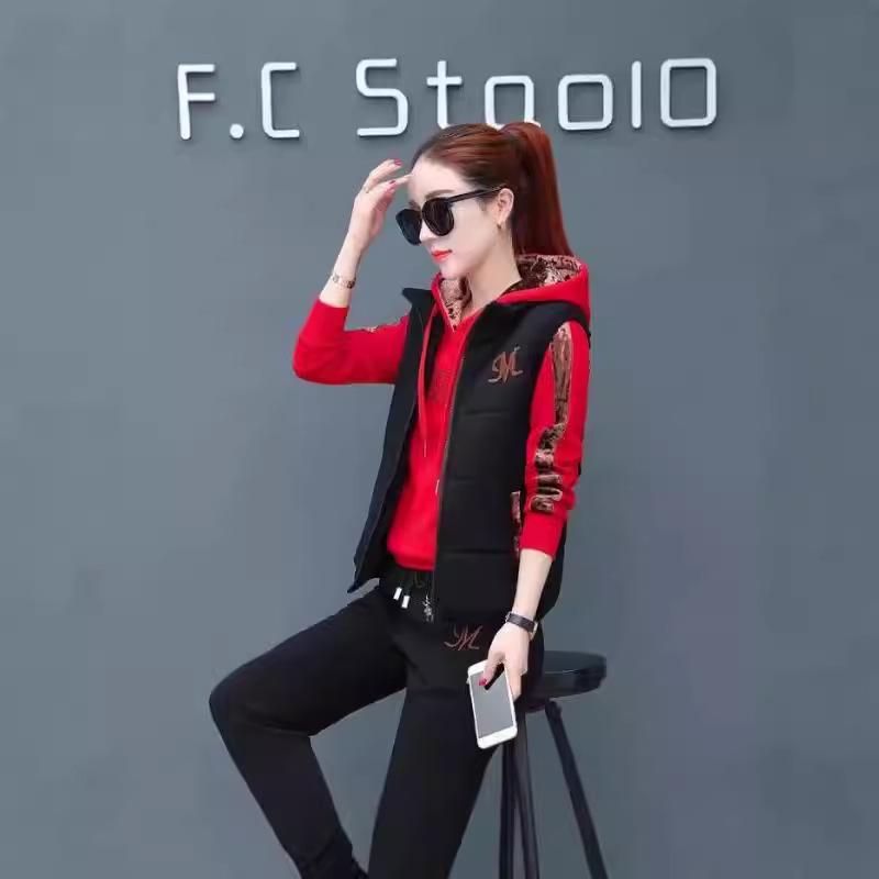 Abbigliamento sportivo da donna in peluche autunno/inverno: Set Comodo con Felpa e Maglione a Tre Pezzi in Stile Coreano