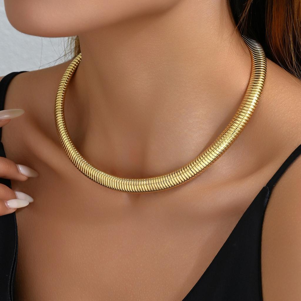 European and American Titanium Steel Exaggerated Thread Necklace Design Does Not Fade and Does Not Geometric Design