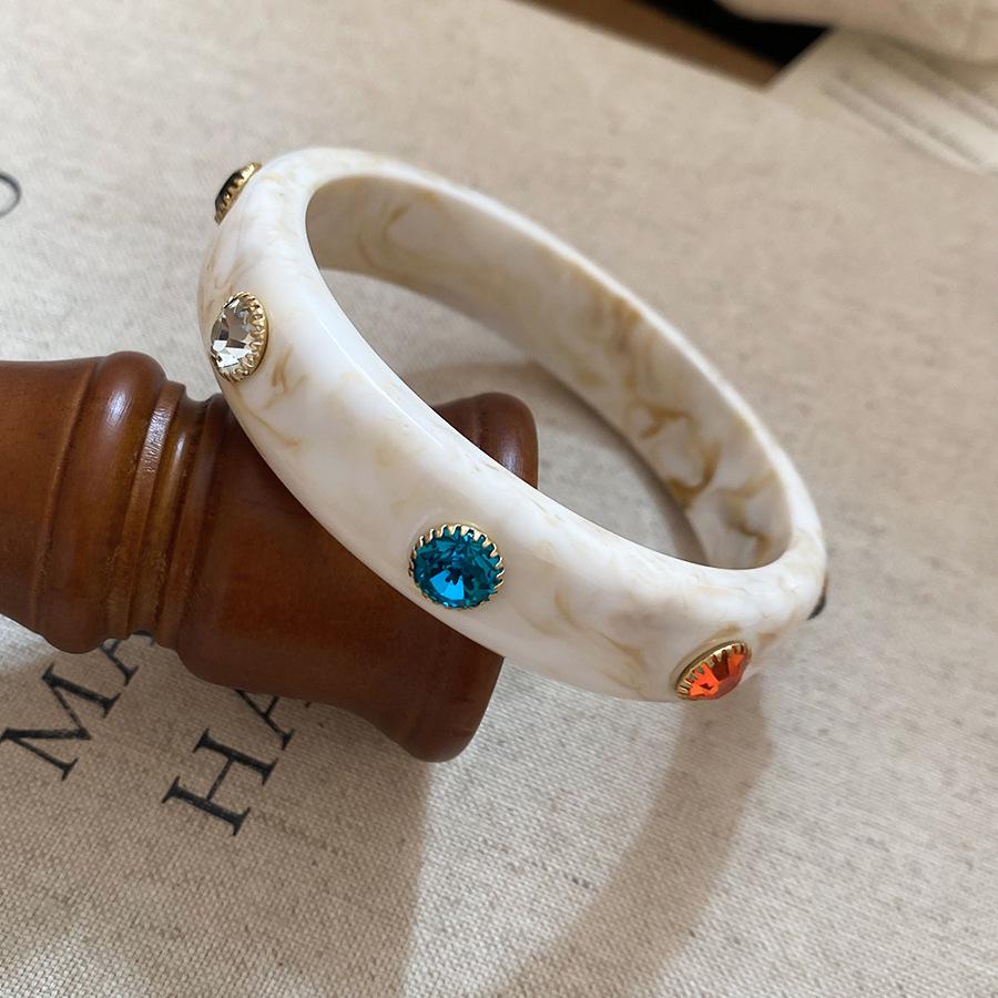 Chic European & American Geometric Acrylic Bracelet – Stylish, Versatile, High-End Hand Jewelry