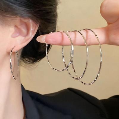Exklusiva Stora Creolörhängen med Extremt Tunna Öronhakar, Eleganta Öronprydnader
