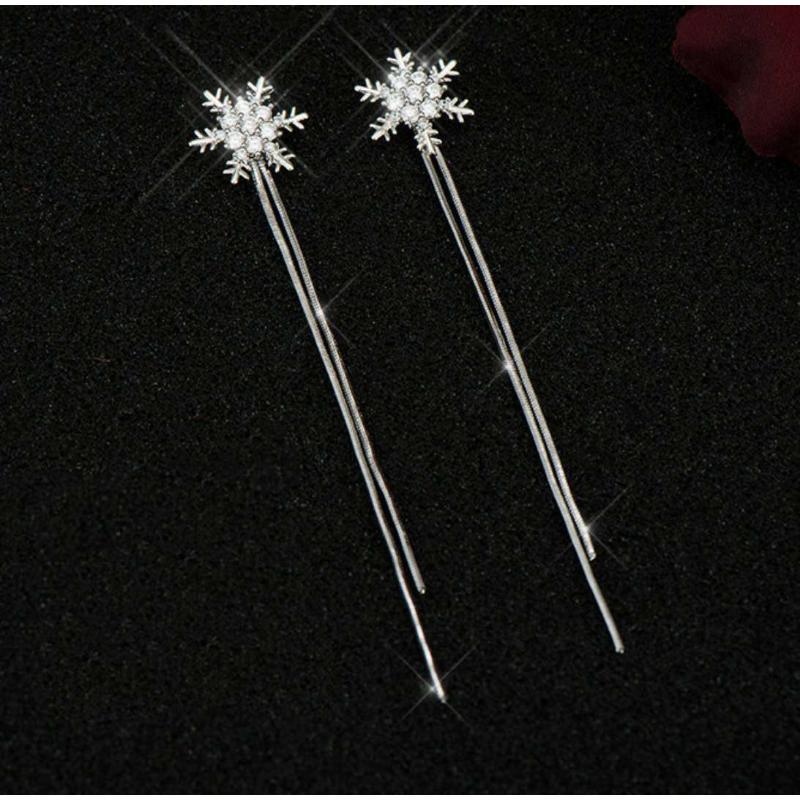 2023 koreanska mångsidiga prydnader Mode Snowflake Julörhängen Flickor Eleganta tofsar Charmiga diamanter lysande långa örhängen