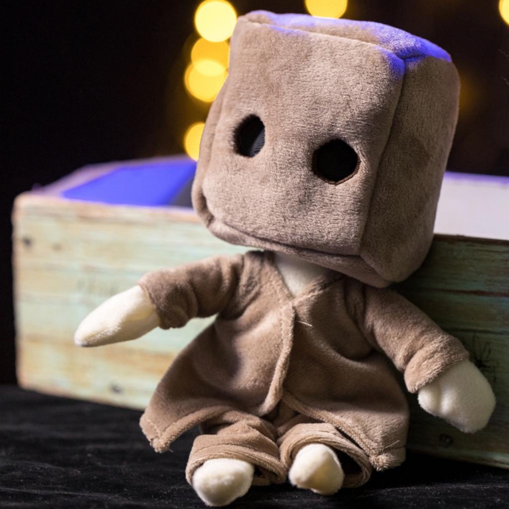 Peluche Carino e Realistico Little Nightmares 2 Collezione Figure di Six Figura Cartone Animato Gioco d'Avventura Giocattoli Regalo Per Bambini Fan del Gioco