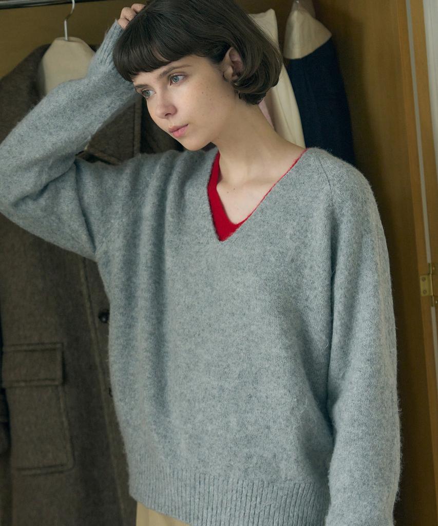 Deuloupisumeon Hairy Wool V-Neck Pullover Knit [Black]
