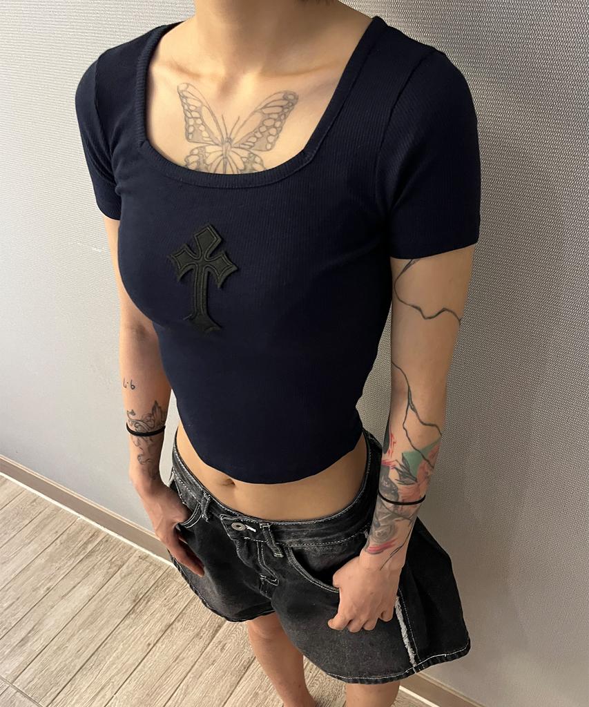 Bonseullipi Cross Square Neck T-Shirt (Navy)