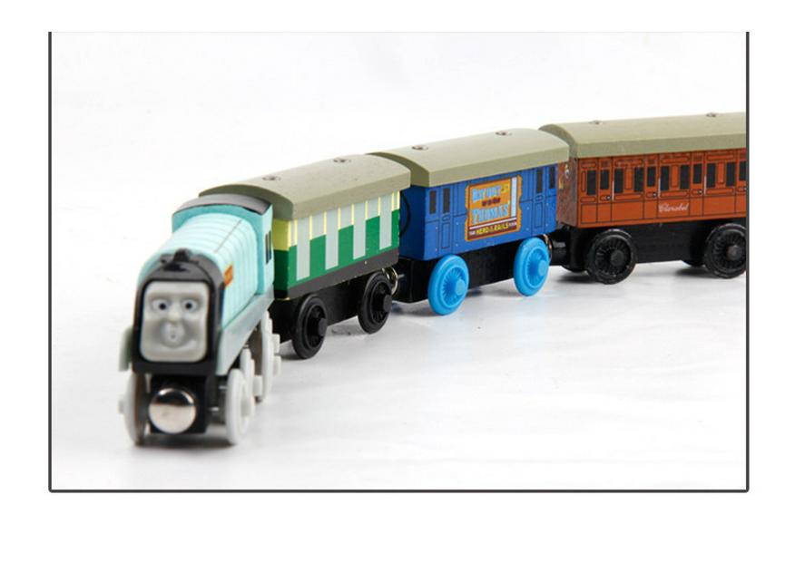 Magnetic Thomas the Tank Engine Wooden Train Set with Cake Party Decorations
