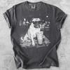 Mopshond met Zonnebril en IJskoffie T-shirt, Vintage Jaren '90 Café Grafisch T-shirt, Grappig Hondenliefhebber Straatportret Shirt