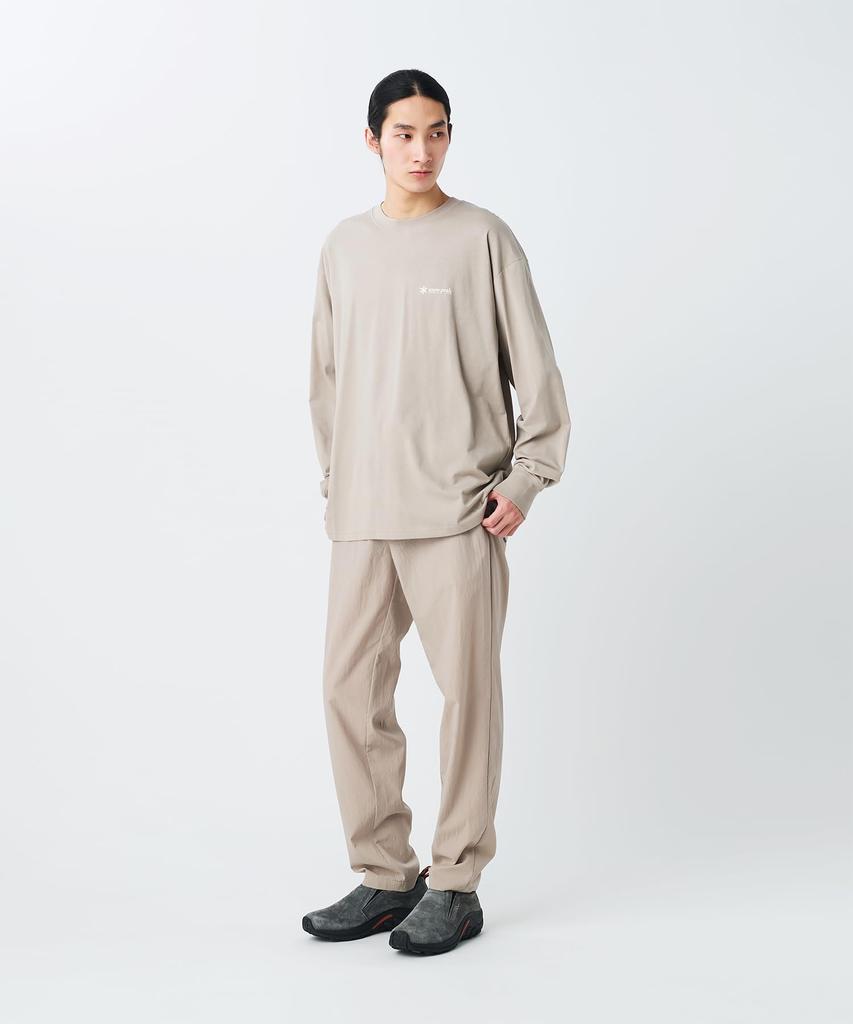 Snow Peak Soft Cotton Relaxed Logo Long Sleeve T-Shirt TS-25AU010, Greige, Size M. Unisex Relaxed-fit Tee In Soft Cotton with Logo Print.