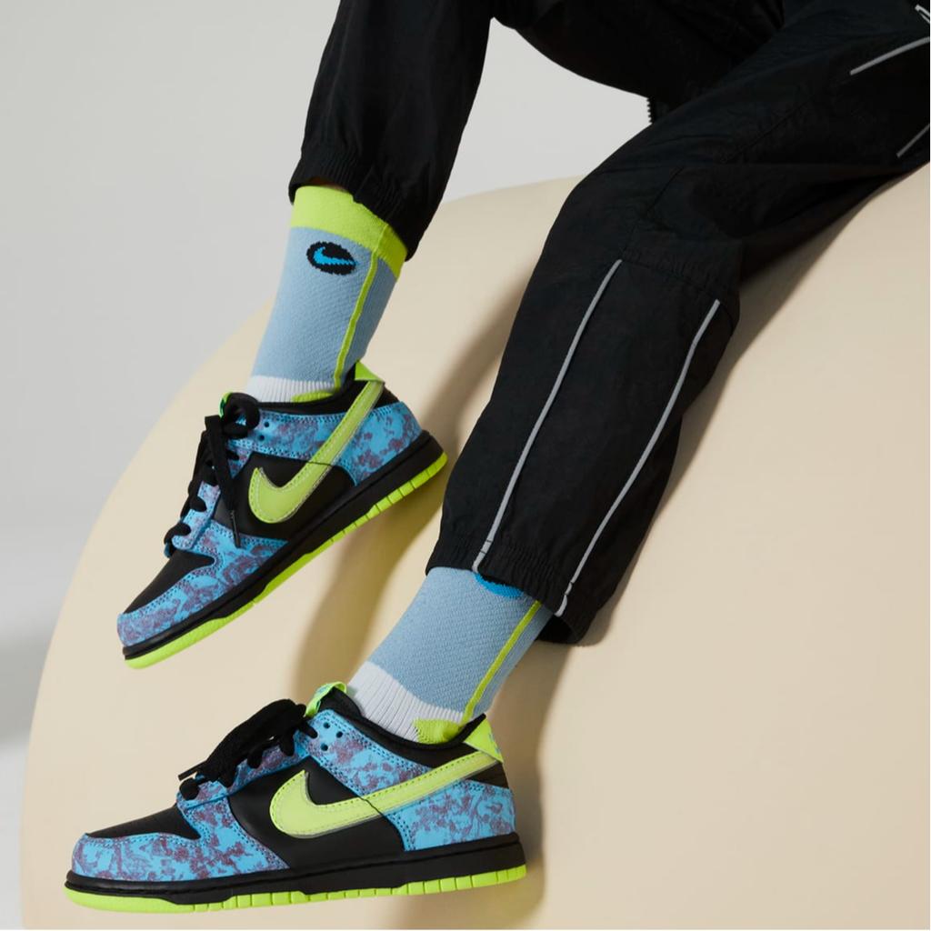 Nike Dunk Low SE PS Lets Dance Kinder-Sneaker, mehrfarbig, Schwarz, Baltischblau, DV1695-900