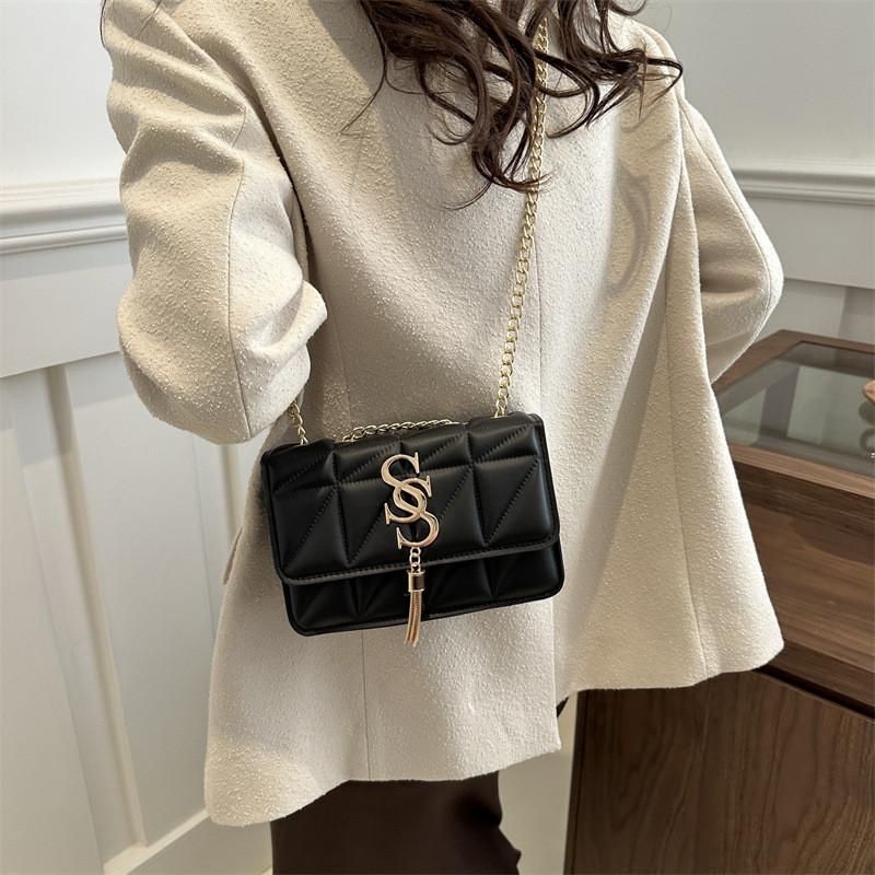 Stilvolle kleine quadratische Tasche Trendige lässige Umhängetasche für Damen in Schwarz Weiß Braun und Rosa