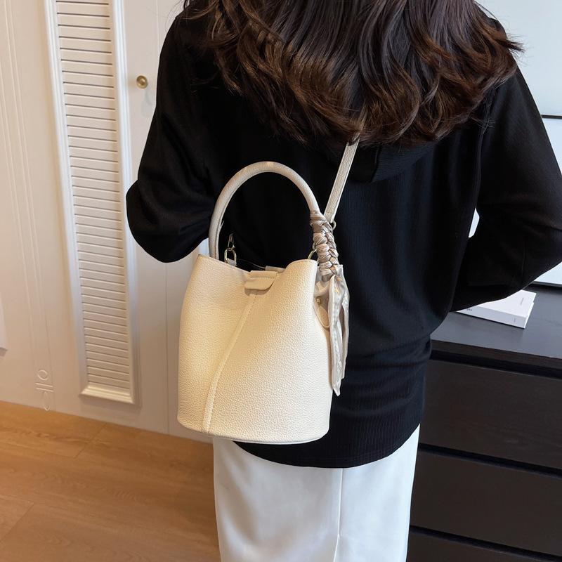 New fashionable versatile solid color bucket bag portable shoulder oblique span women's bag
