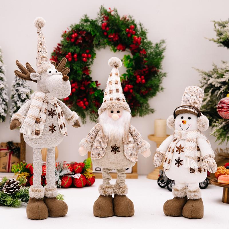Skurrile dehnbare Puppenfigur im amerikanischen Stil für Weihnachten mit älterem Schneemann und Rentier