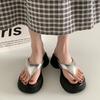 Internet-Berühmtheit schwarze rutschfeste Flip-Flops mit dicker Sohle Damen Sommerbekleidung 2025 neu super angesagt vielseitige Strand coole Hausschuhe