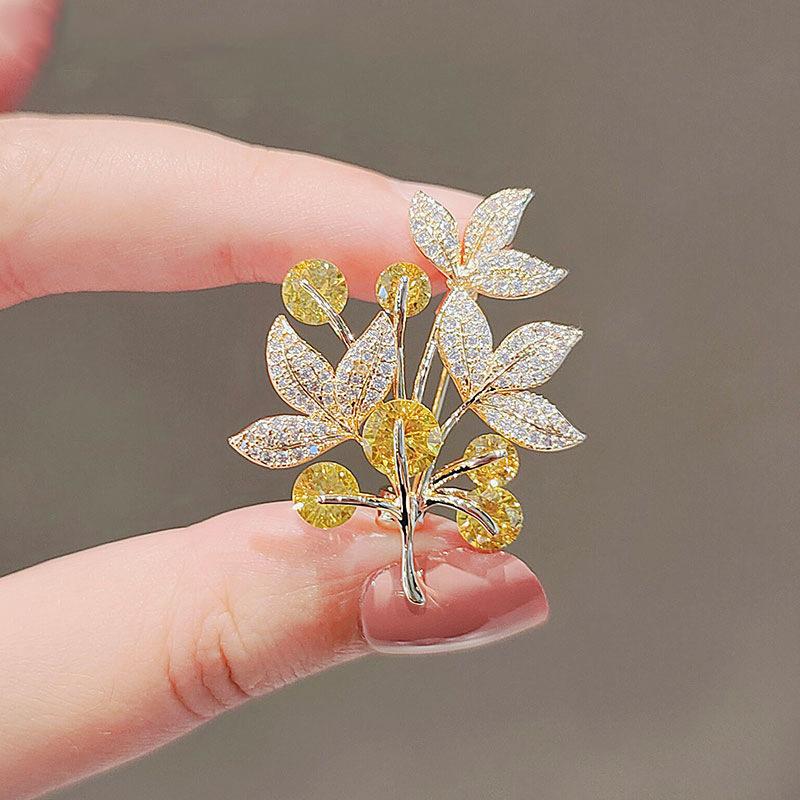 Fashion Brooch Female Highend Corsage Antilight Butterfly Brooch Highend Niche Corsage