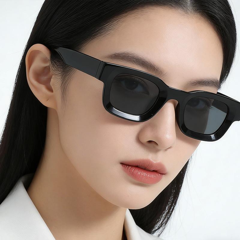 Simple Square Fashion Plastic Sunglasses for Men and Women Trendy UV Resistant Glasses Outdoor Sunscreen Sunshade Eyewear