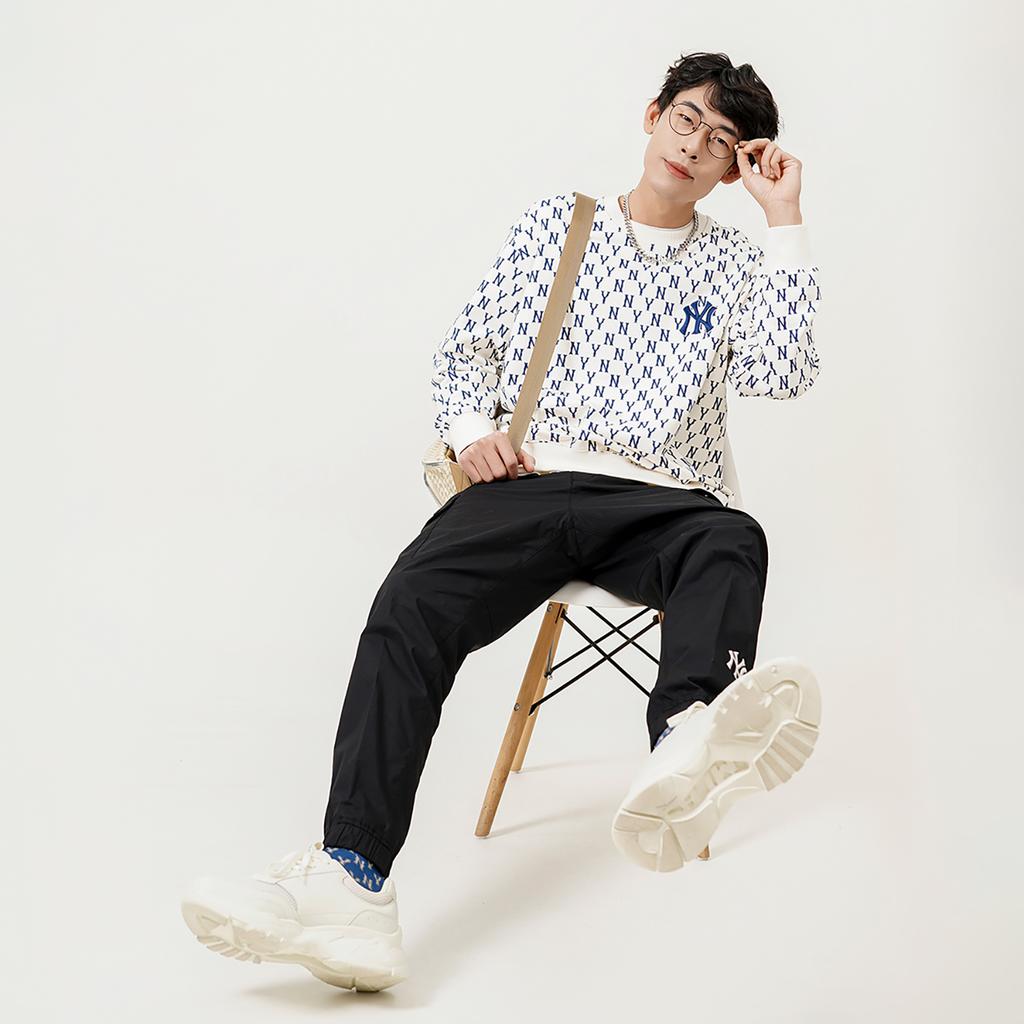 MLB New York Yankees All Over Print Back Logo Crewneck Sweatshirt Unisex Sweatshirt Cream 3AMTM0221-50CRS