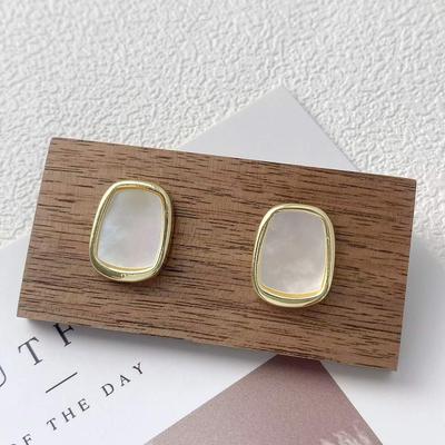 Elegant French Seashell Square Earrings for Women - High-End S925 Silver Needle, Retro and Versatile Stud Ear Accessories.