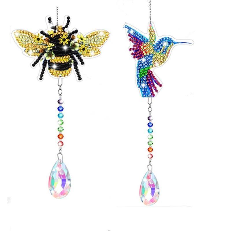 1 SET Neues Diamant-Malerei-Anhänger-Set Libelle Wolf Sonne Schmetterling Vögel Bienen Kunst Windspiel Hängender Anhänger Hausgarten-Dekoration 5 Stile