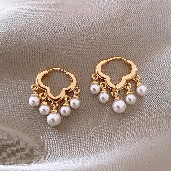 1 Paar Damen Huggie-Ohrringe mit Kunstperlen-Quasten-Dekor, Wolkenform, poliertes Metall, kurze Ohrringe für Abschlussball, Party, Dame, Geburtstagsgeschenk, Ohrschmuck