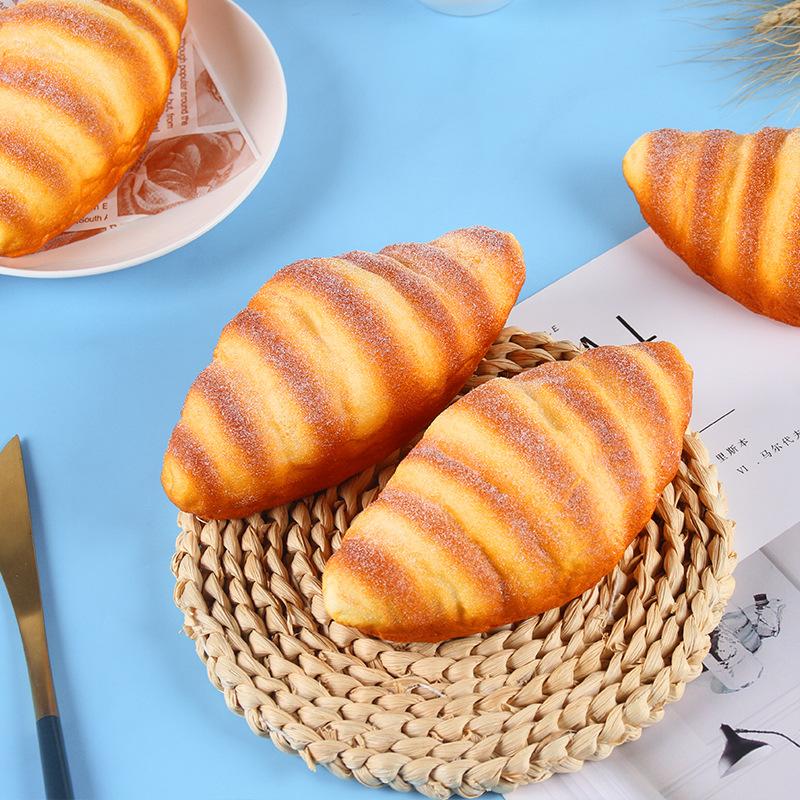 Simulation Bread Fake Cake Conch Bread Model With Cream Soft Croissant Big Food Play Toy Food Ornament Pography Prop Pu