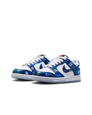 Nike Dunk Low x LEGO® Kollektion Schuhe für große Kinder IM1448-100 Größe 3.5Y-7Y