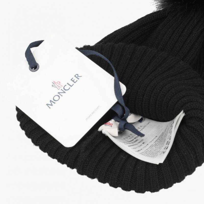 Moncler Căciulă cu Pompon Patch cu Logo 3b00007 M1131 999