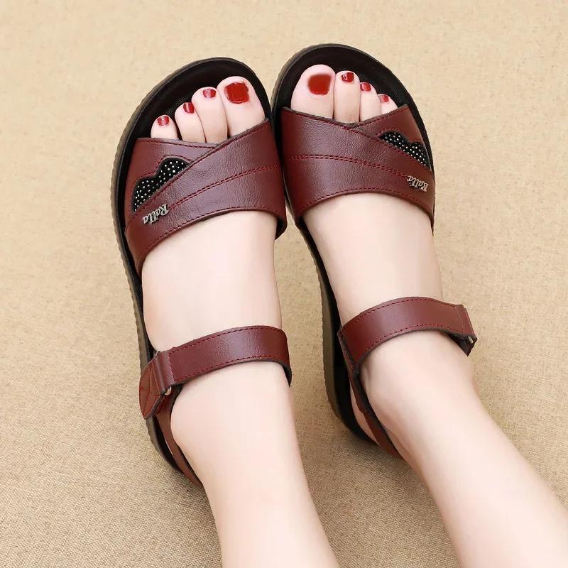 Fashion 2025 New Women's Summer Comfortable Wear-resistant Soft Sole Sandals Lightweight Non Slip Middle-aged and Elderly Mother Sandals