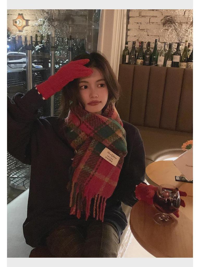 Women's Korean Plaid Tassel Scarf - Festive & Warm for Christmas & New Year
