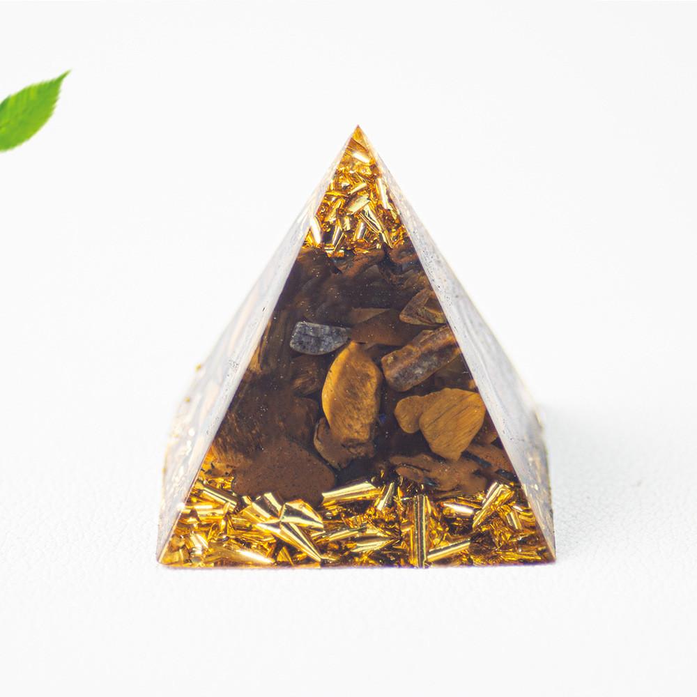 Crystal Resin Pyramid Figurine With Natural Waterdrop Crystals For Gift Giving And Home Decor