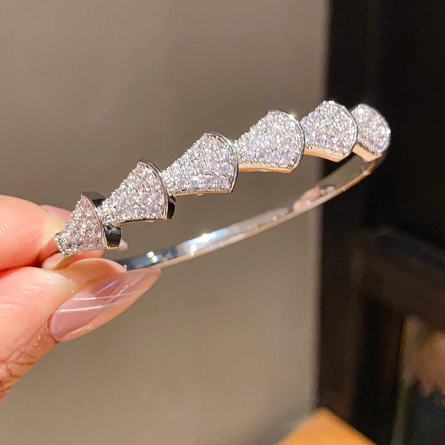 Gold Plated Zirconia Fanshaped Bracelet For Womens Elegant Wear
