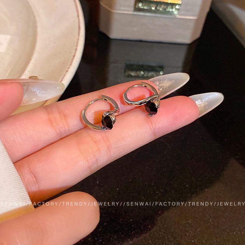 French Black Simple Ear Buckle Women's New Niche Design Earrings Exquisite Fashion Versatile Earrings