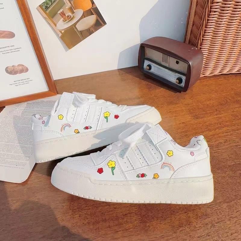 Fashion New Casual White Shoes Fresh Fashion Casual Sneakers Retro Style Flat Bottomed Women Shoes Trend Designer Sneakers for Women