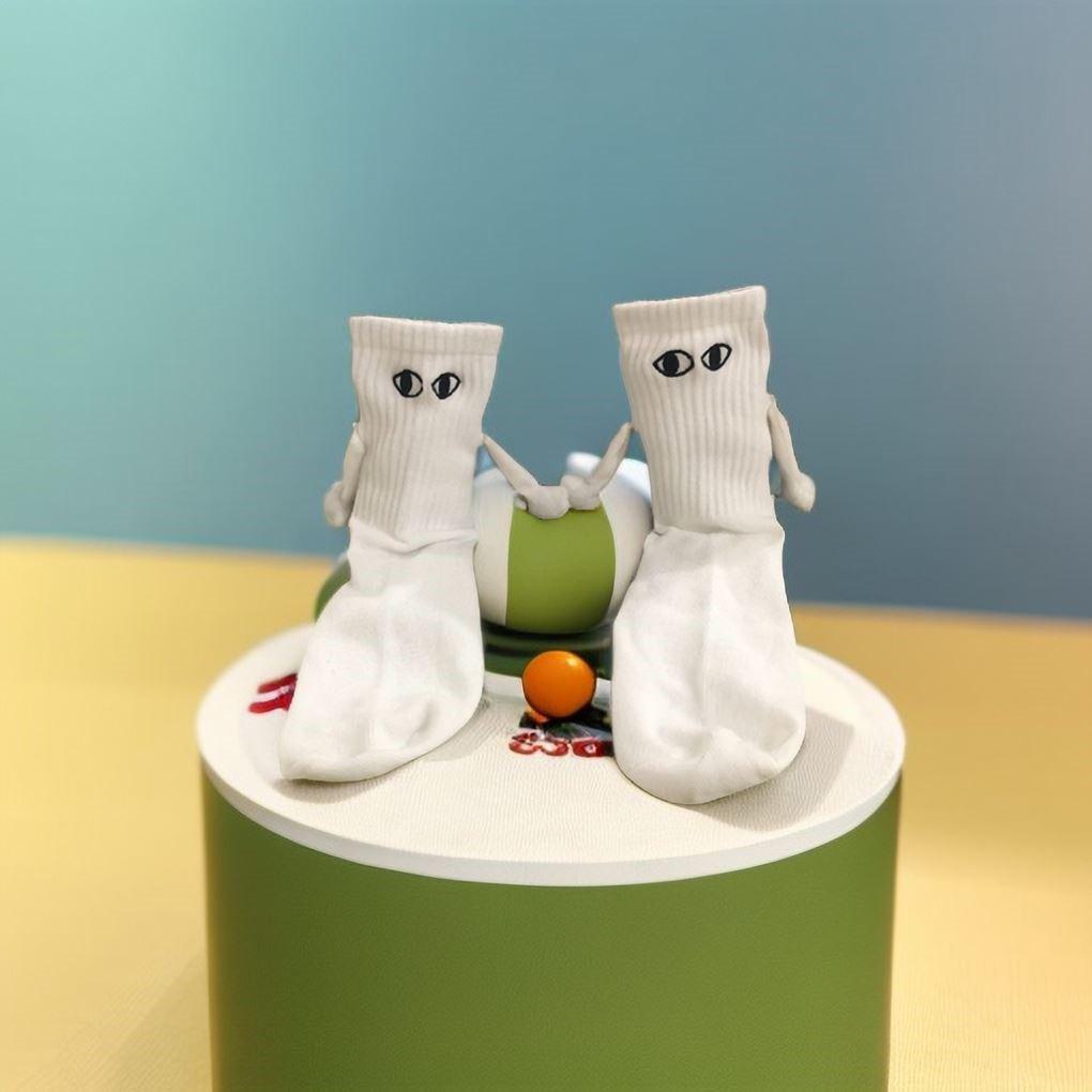 Magnetic Couple Hand-Holding Socks: Cute Internet Trendy Design