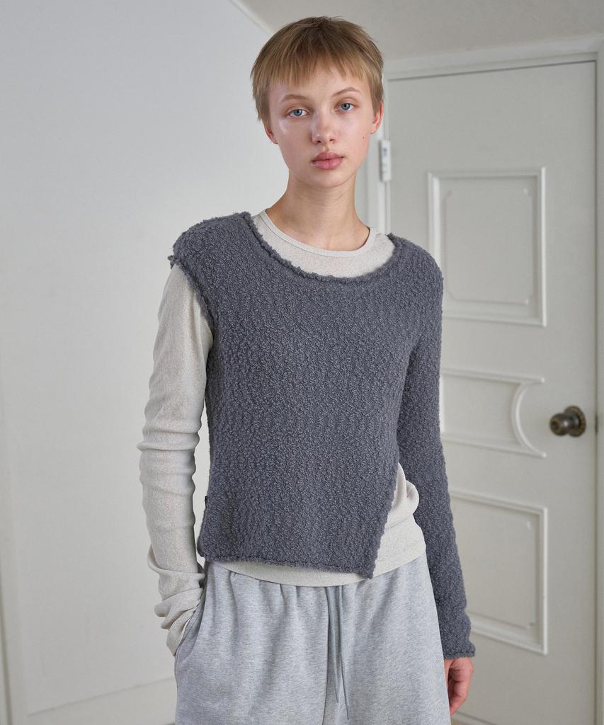 Simeteuligpeosenteu Unbalanced Boucle Knit Top / Charcoal