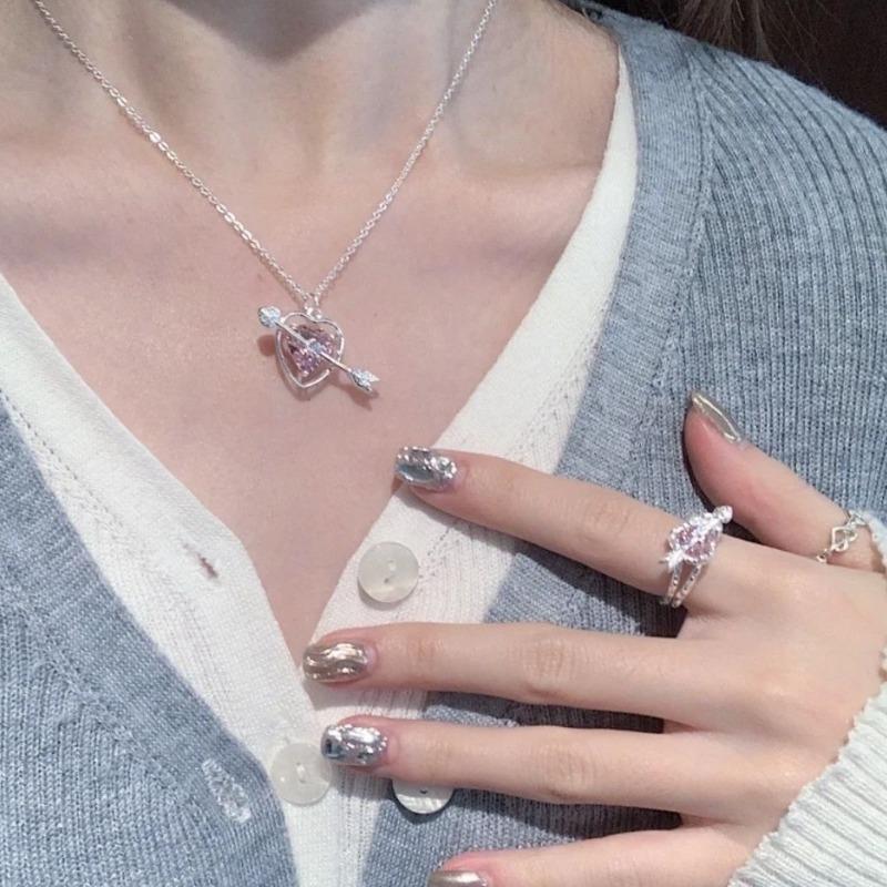 Cupid Rosa Diamant Ein Pfeil durch das Herz Halskette, Süße Mädchen Nischen Halskette, Paare schenken Freundinnen Geschenke