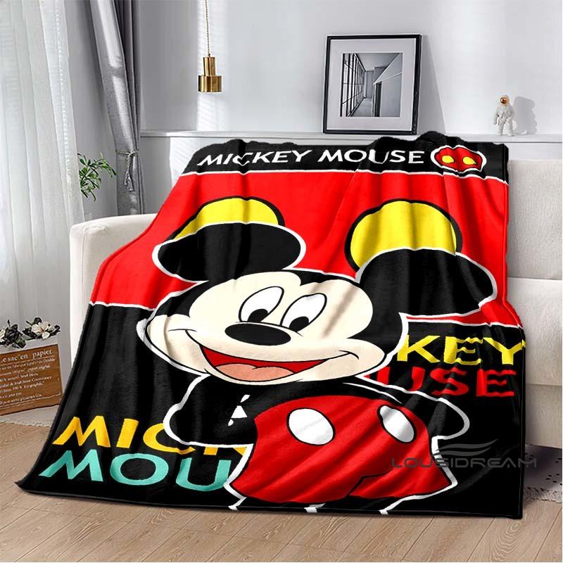 Deka s motivem Mickey Mouse je nadýchaná a měkká, vhodná pro děti i dospělé a ideální pro domácnost, cestování, kempování an