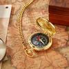Boussole Créative Montre de Poche Creusée Classique à Clapet Boussole Randonnée Extérieure Pendentif Chaîne Homme Femme Montre de Poche Reloj