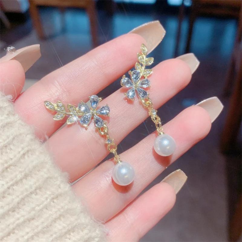 Nuovi orecchini pendenti a forma di foglia di cristallo, pendenti a forma di palla di perle finte, orecchini pendenti da donna, gioielli per orecchie a forma di fiore dolce