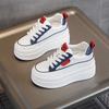 Zapatos blancos de mujer 2024 primavera, otoño e invierno nuevos populares terciopelo interior realce de altura zapatos de plataforma muffin de suela gruesa versátiles deportivos y lei