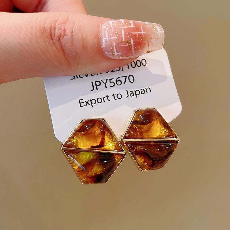 Silver Needle Tiger Eye Earrings - Retro High-End Studs with Niche Versatile Style and Elegant Temperament
